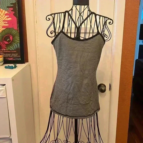 Lululemon Power Y Tank-Sz 8 - Picture 1 of 5